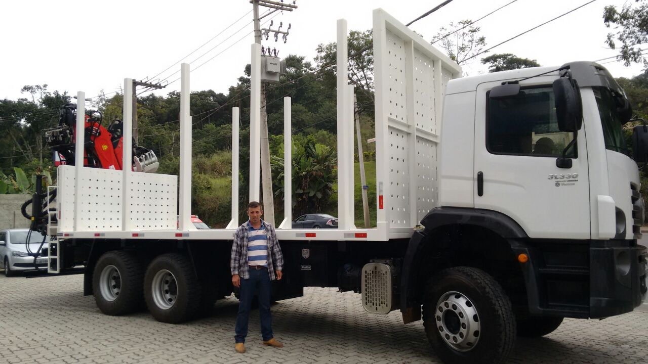 Carroceria florestal - transporte de lenha